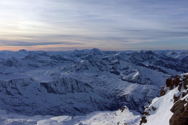 Der Ausblick vom Gran Paradiso ist gewaltig. Die Gipfel von Mont Blanc und Co. machen Lust auf die nächste Tour. | Foto: Michael Hrobath