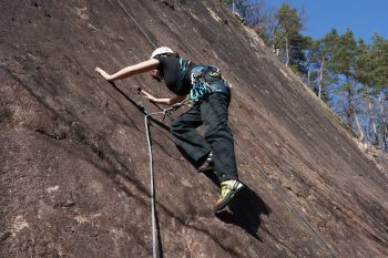 Viel Komfort f&uuml;r lange Klettertage, das bietet der Boreal Joker Plus. | Foto: Lisa Kopas