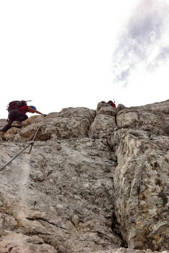Den Klettersteig sollte man auf keinen Fall unterschätzen. Alpine Erfahrung ist hier notwendig. | Foto: Basti Fiedler