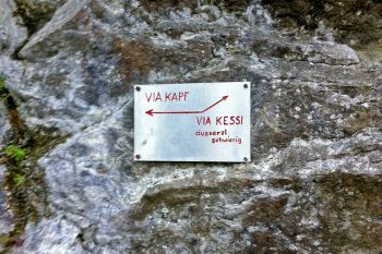 Entscheidung am Wandfuß - Via Kapf oder Via Kessi? | Foto: Basti Fiedler