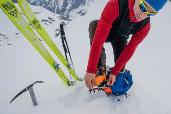 Einmal zu Hause eingestellt, sind die Irvis Hybrid schnell am Schuh montiert. | Foto: Franz M&ouml;sbauer