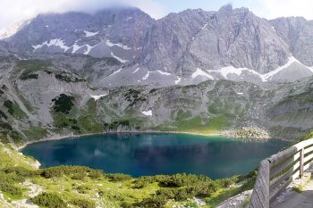 Wohlverdiente Pause mit Panoarma auf dem Speichersee an der Coburger Hütte, bevor es wieder zurück zum Parkplatz geht. | Foto: Andreas Burger