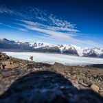 Der Abstieg vom immer windigen Passo John Gardner bietet perfekte Blicke auf dem Grey-Gletscher. | Foto: Franz G&uuml;ntner
