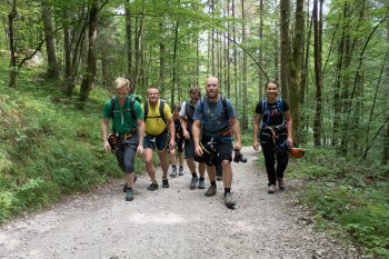 Das Wetter ist hält - auf gehts zum Grünstein-Klettersteig! | Foto: Christoph Dirnberger