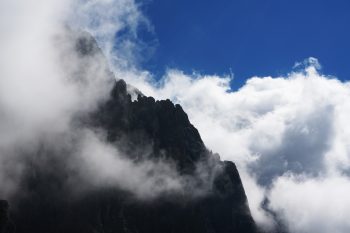 Wolkenspiele an den Südabbrüchen des Öfelekopfs. | Foto: Arnold Zimprich