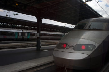 Außen schmutzig, innen komfortabel- die fabelhaften TGVs der Société nationale des chemins de fer français (SNCF). | Foto: Arnold Zimprich