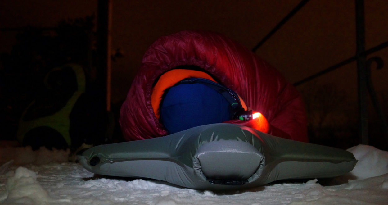 Die NeoAir XTherm Max hat eine gute Isolation. | Foto: Alexandro Wöckner