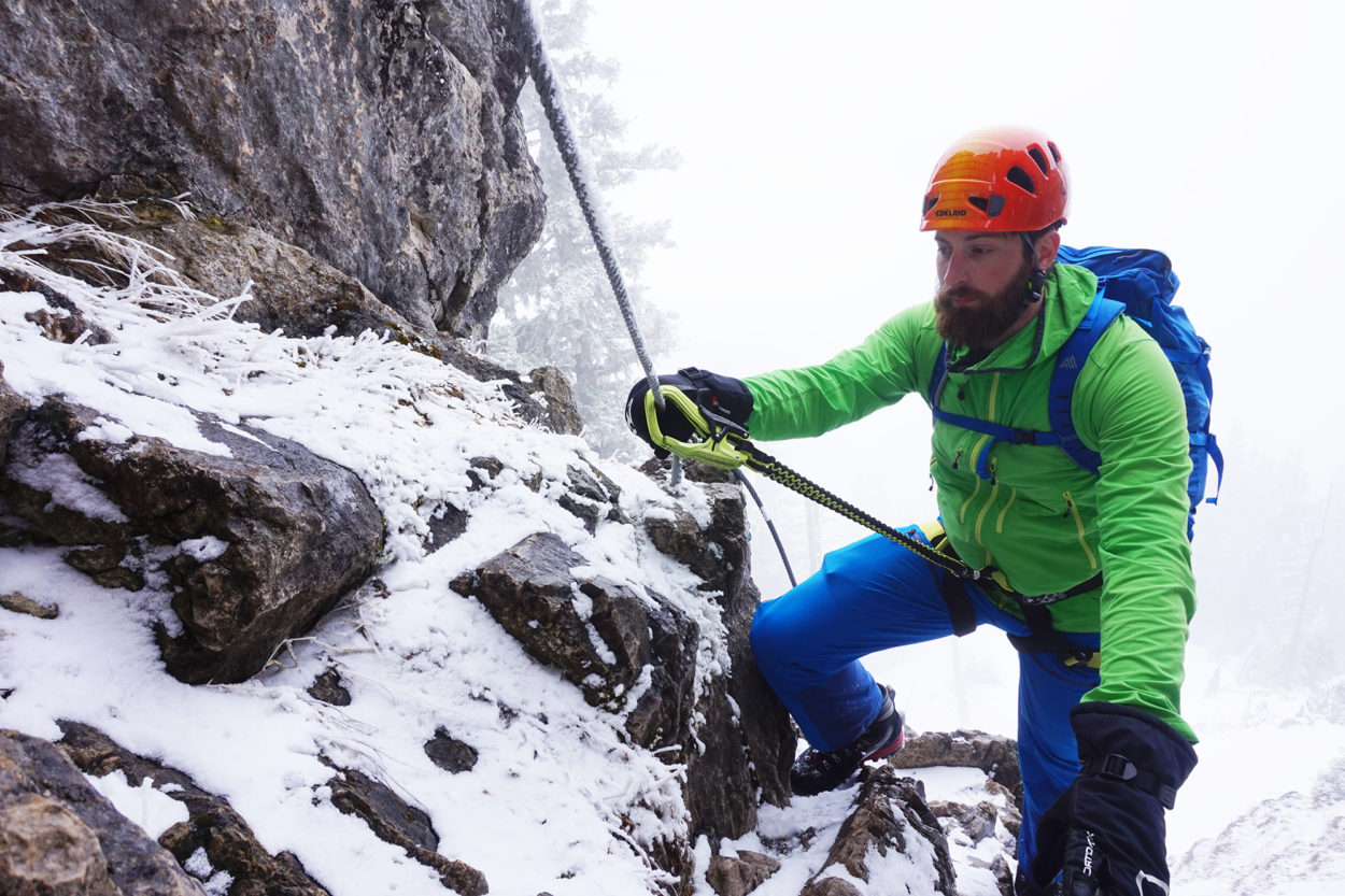 Sicher unterwegs mit dem Edelrid Jester Comfort Klettersteigset. | Foto: Florian Glott