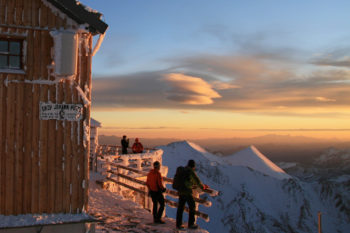 Oben angekommen wird man erst mal von der unglaublichen Aussicht belohnt. | Foto: Erzherzog-Johann-Hütte
