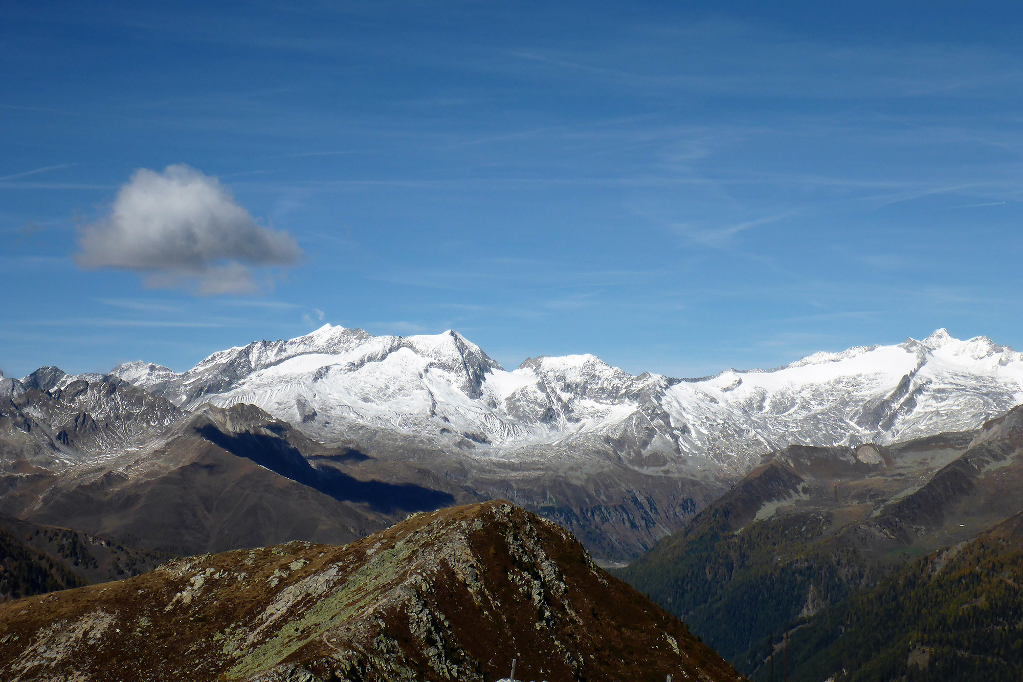 Nach anstrengenden Aufstiegen werden wir immer wieder mit einem unglaublichen Ausblick belohnt. | Foto: Jan Kozlowski