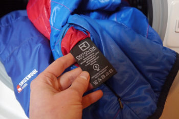 Pflegeetikett einer Swisswool-Jacke