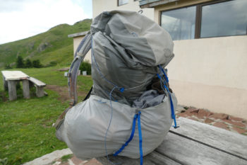 Stopfen, ohne dass der Rucksack rei&szlig;t? Kein Problem! | Foto: Jan Kozlowski