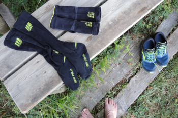 Die Ankle Support Socks (links) und Plantar Fascitiis Sleeves (rechts) von CEP. | Foto: Arnold Zimprich