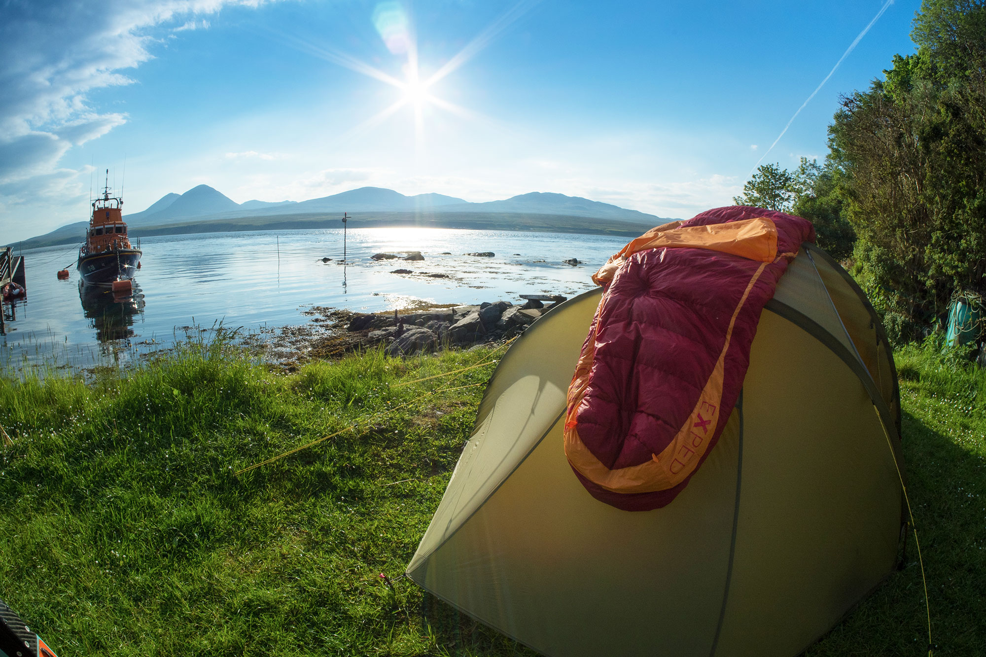 Der Exped Lite -5&deg; hat auf den Inseln Schottlands wertvolle Dienste geleistet und wusste in vielerlei Hinsicht zu &uuml;berzeugen. | Foto: Fritz Horstehmke/Brigitte Stammschr&ouml;er