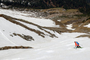 Mischbachalm in Sicht: Im Fr&uuml;hjahr muss ein hochperformanter Tourenski mit allen m&ouml;glichen Schneearten zurechtkommen. | Foto: Lukas Ruetz