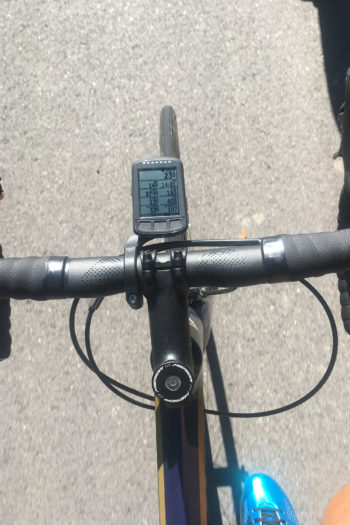 Das Wahoo Elemnt Bolt GPS Gerät auf Fahrrad