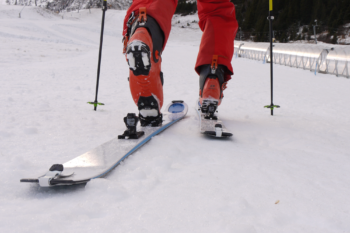 Ein Skitourengeher im Aufstieg.
