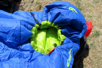 Die Kapuze des Carinthia G180 Schlafsack im Detail.