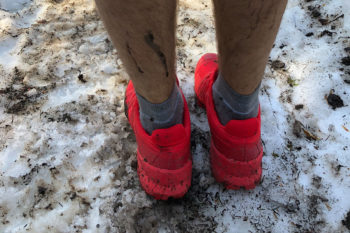 Ansicht der Ferse des Salomon Speedcross 5 am Fuß.