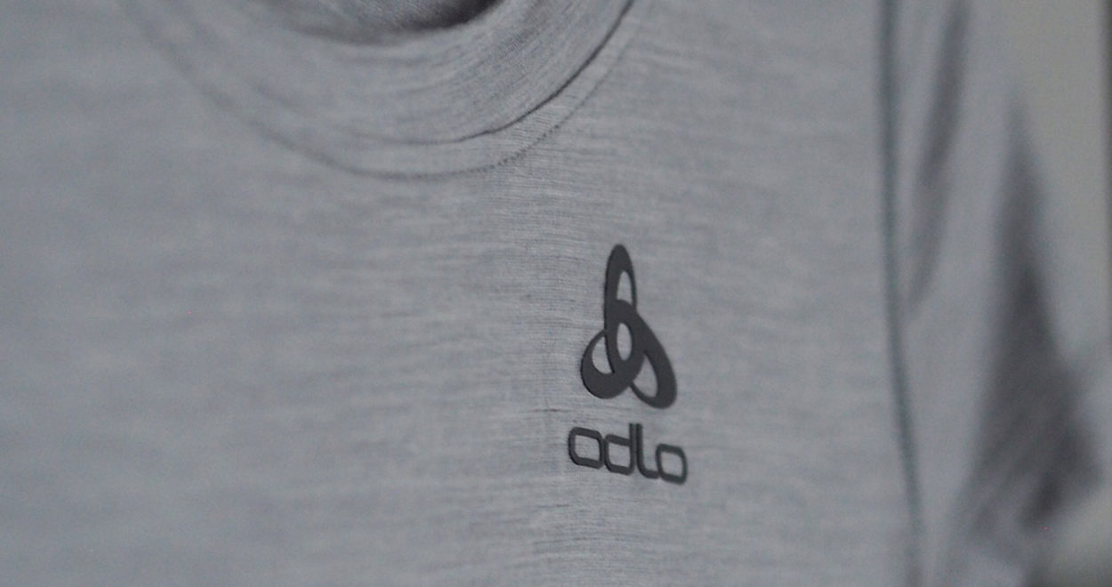 Nahaufnahme des Natural Light Shirts