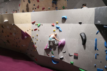 Die einstein Boulderhalle &ouml;ffnet unter der Woche bereits um 6:00 Uhr seine T&uuml;ren. | Foto: einstein Boulderhalle