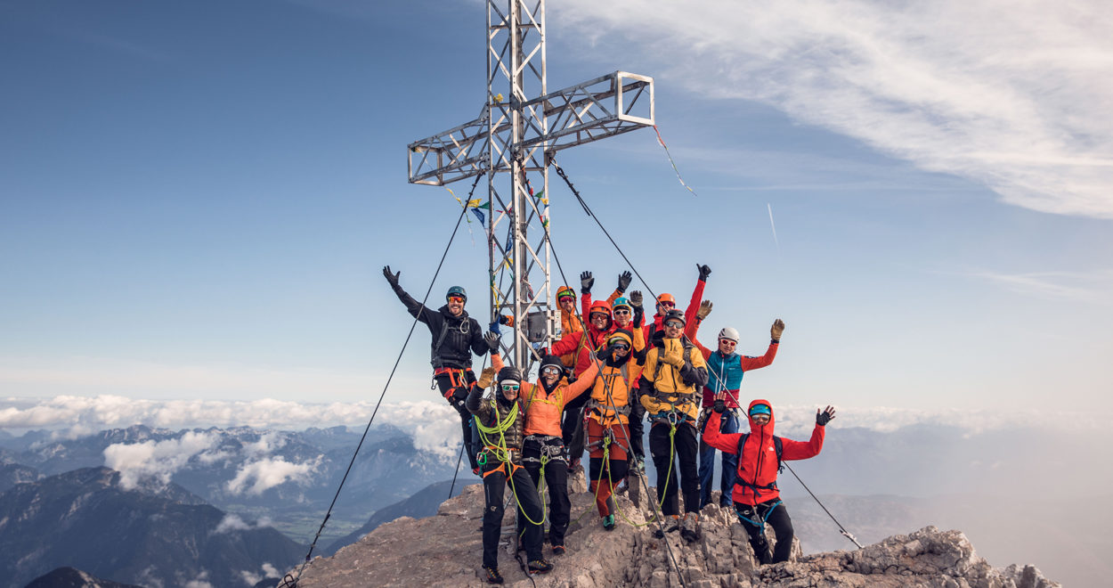 Am Gipfel des hohen Dachstein mit Futurelight | Foto: Tom Klocker