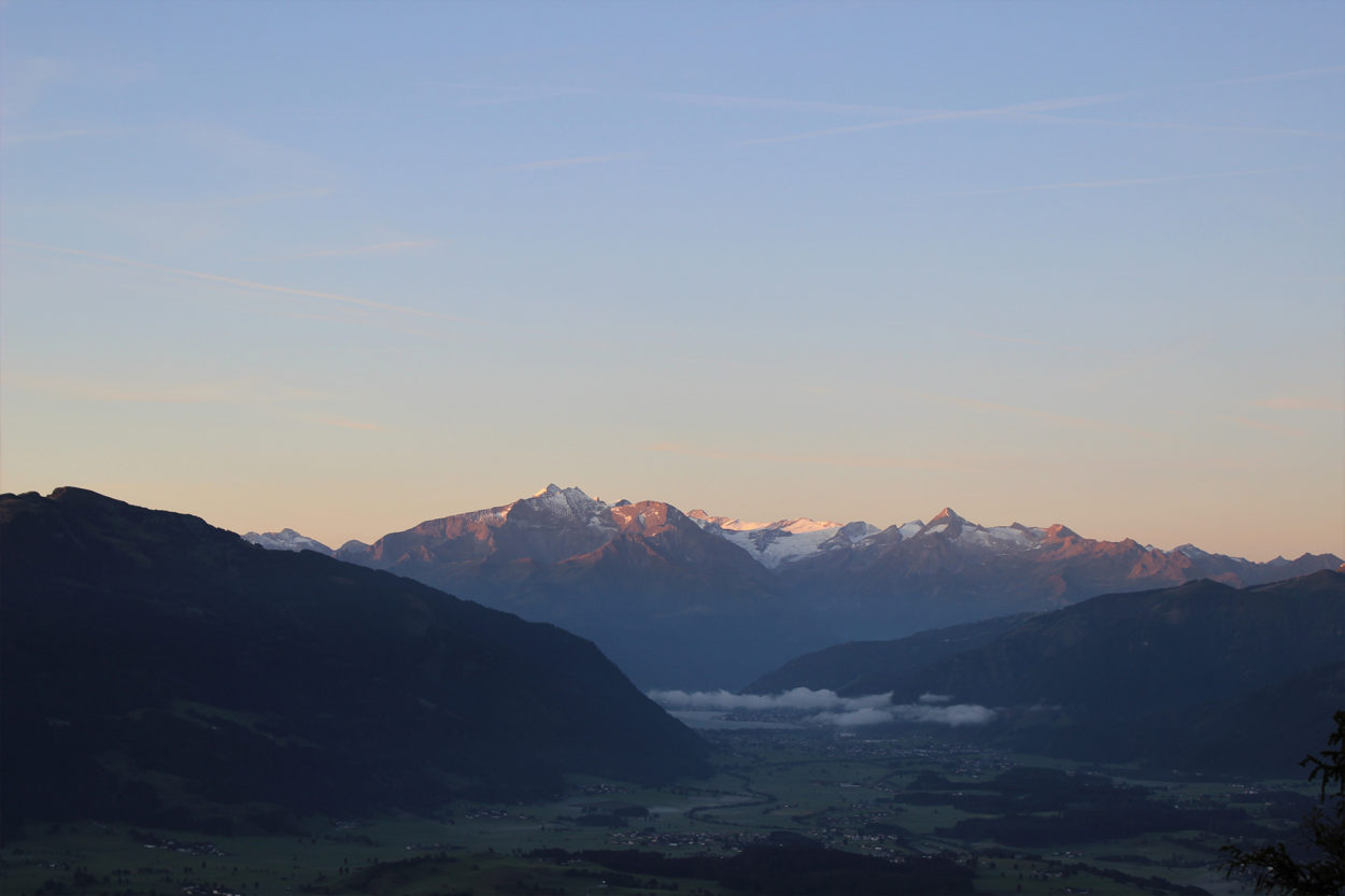 Traumhafter Sonnenaufgang beim Aufstieg | Foto: Regina Grill