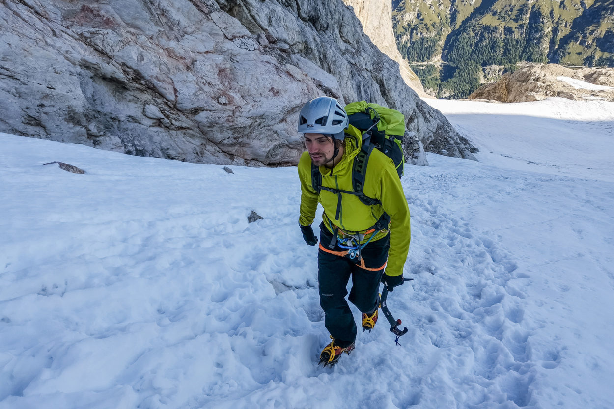 Franz G&uuml;ntner beim Aufstieg auf die Marmolada. 