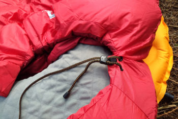 Nahaufnahme Kordelzug des Glacier 700 Schlafsacks