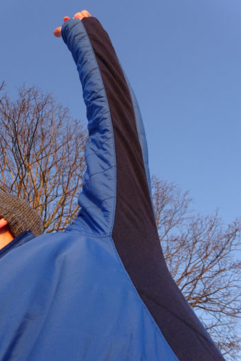 Detailfoto von Wollmixeinsätzen an den Seiten der Isolationsjacke