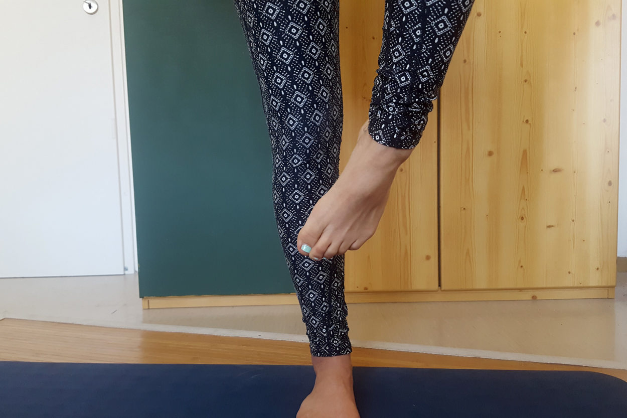 Homeoffice Yoga Fu&szlig;gelenkkreisen