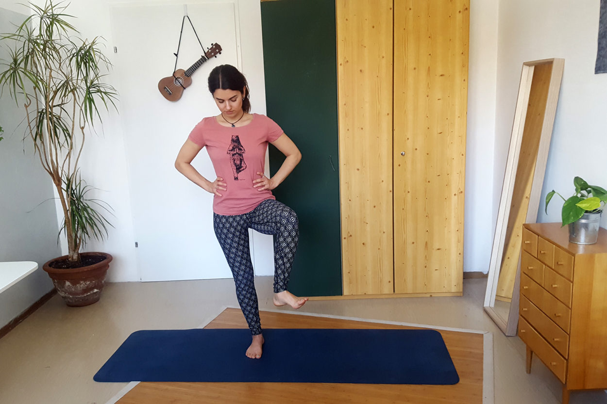 Homeoffice Yoga Fu&szlig;gelenkkreisen