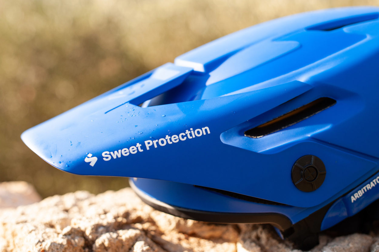 Sweet Protection Arbitrator Mips als Halbschale von der Seite