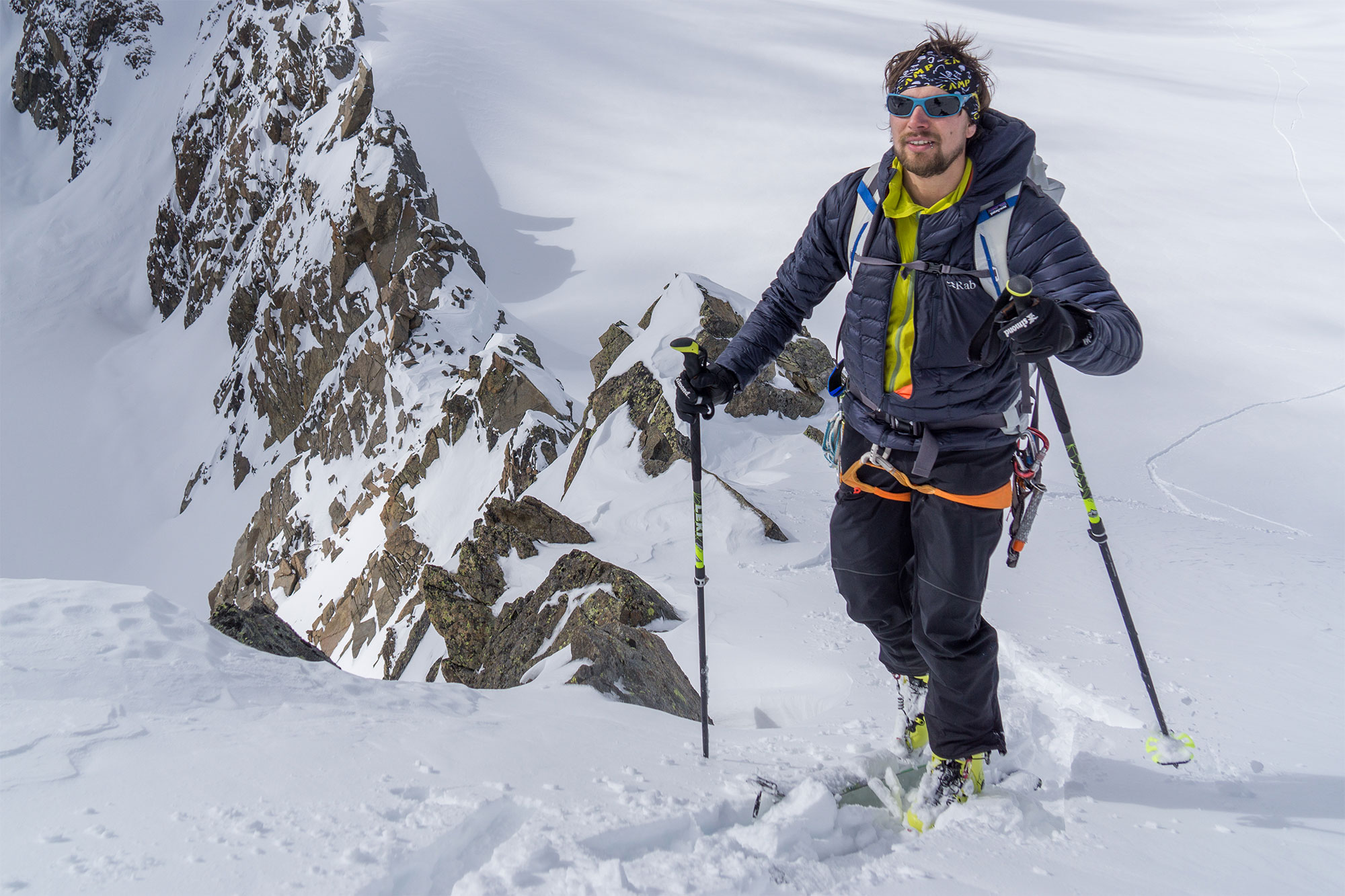 Franz Güntner mit Rab Isolationsjacke beim Skitourengehen.