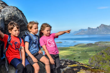 Kinder am Bergsee