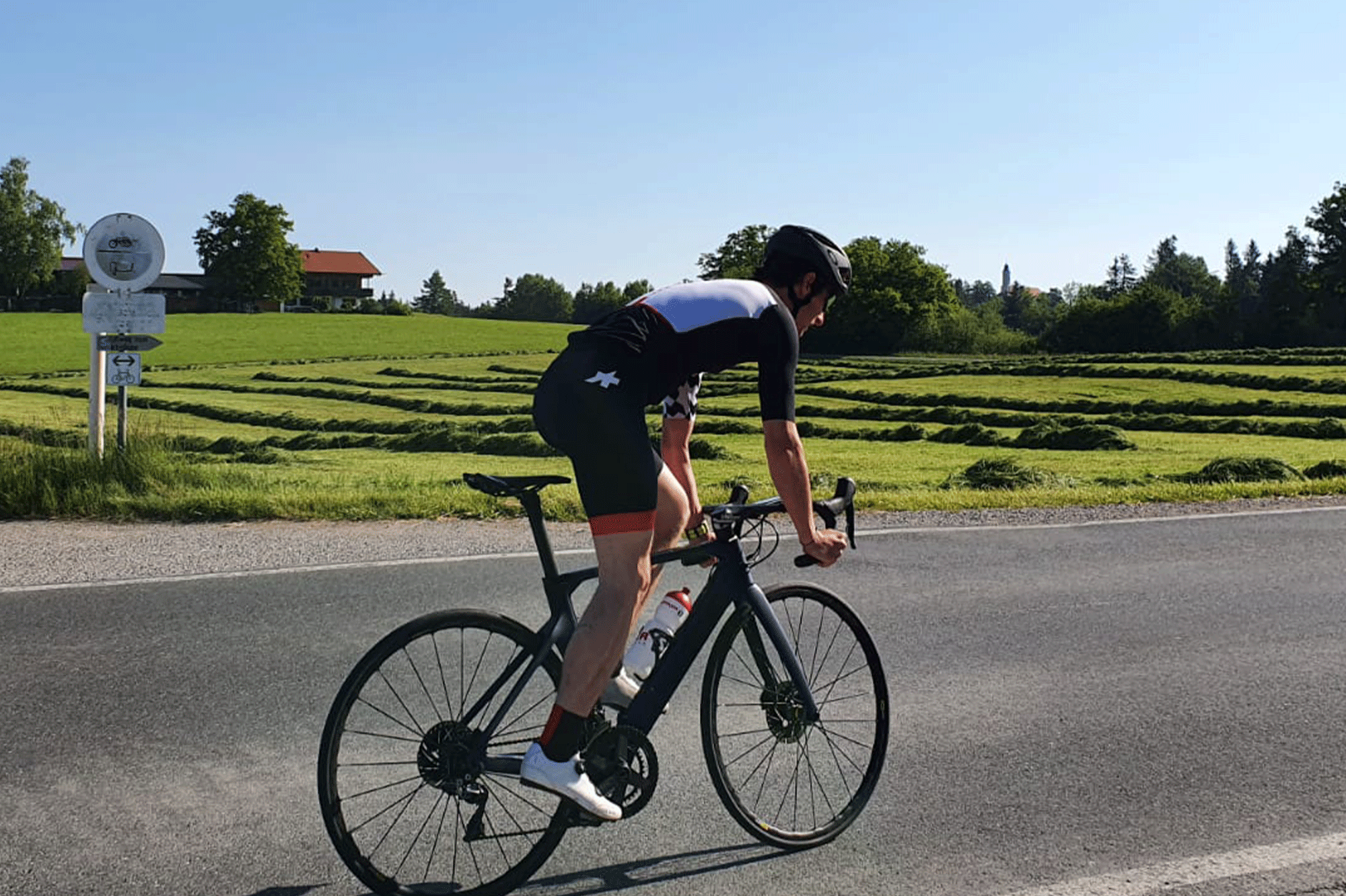 Seitliche Ansicht der Bib Short