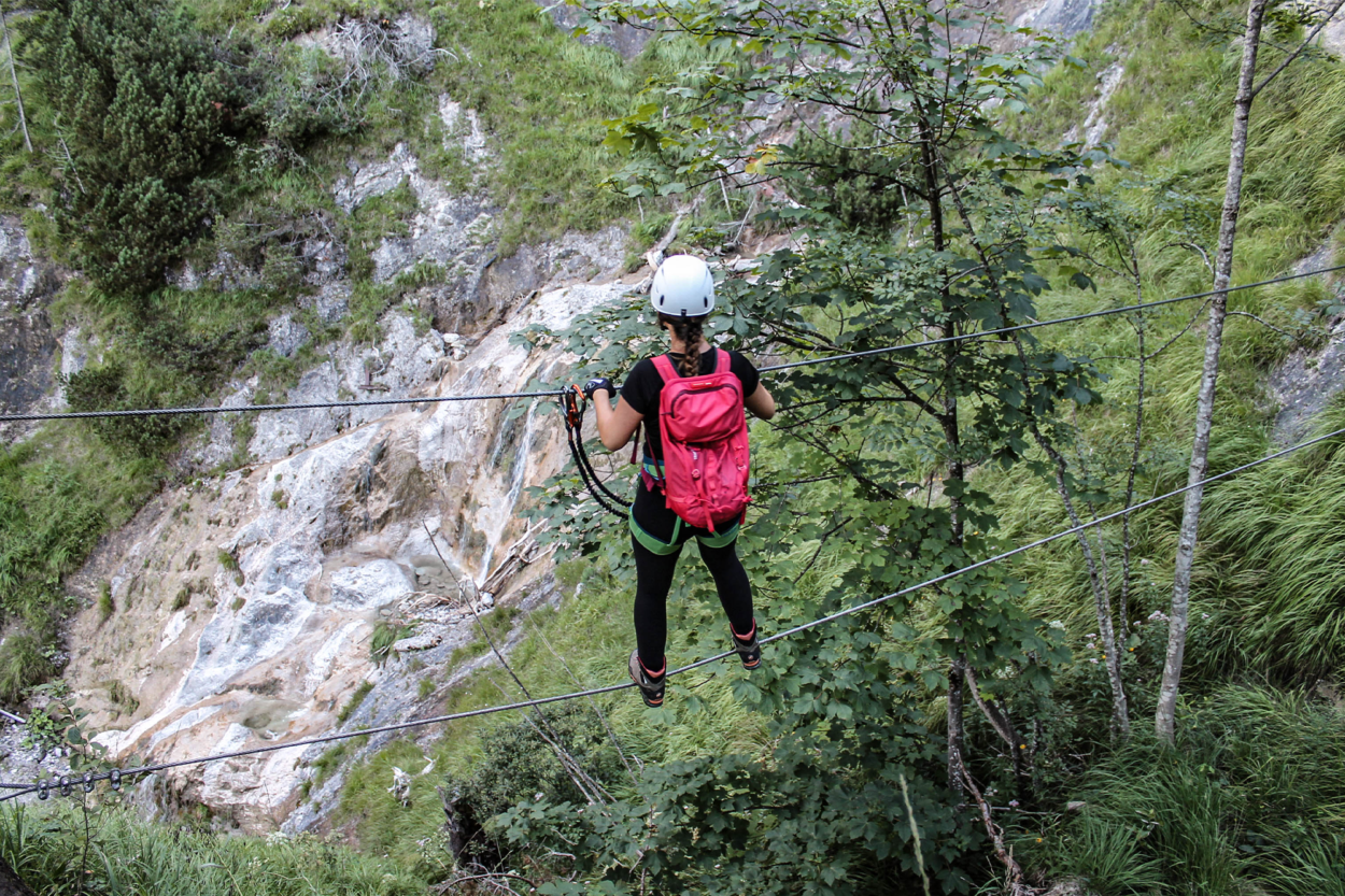 Testerin Katharina Scheck auf dem Seil 