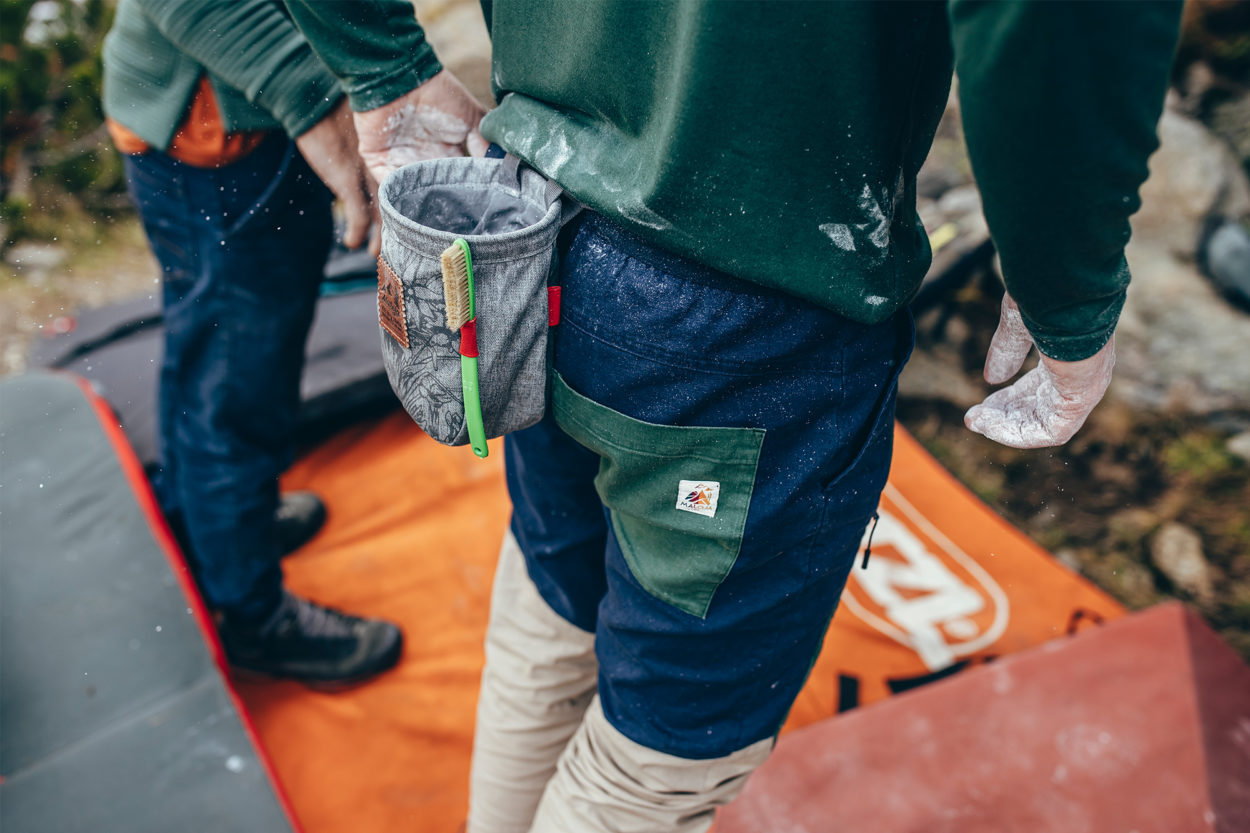 Mit Maloja Jeans beim Bouldern